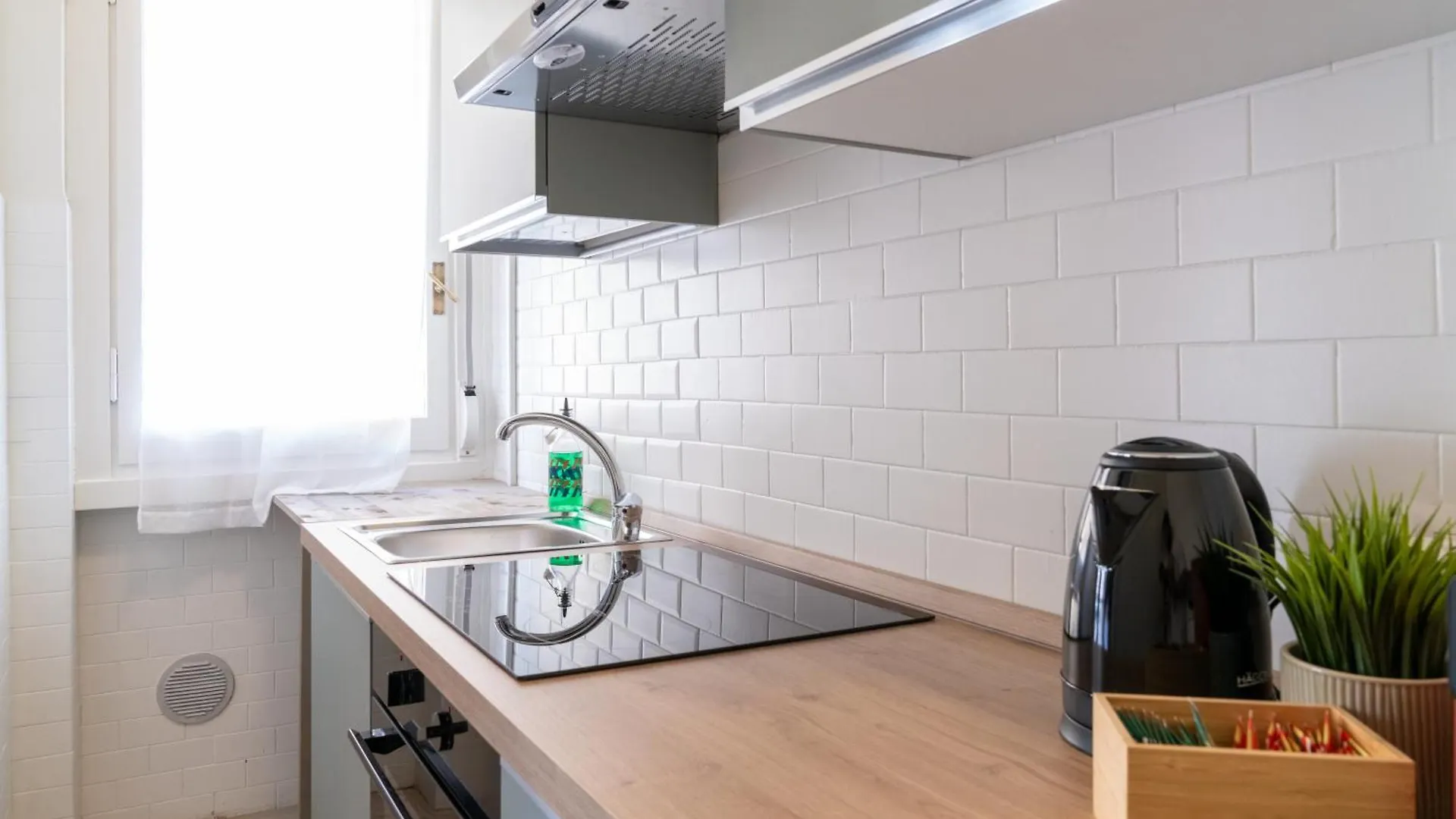 Lp Apartments - Navigli Milan 0*,  Italy